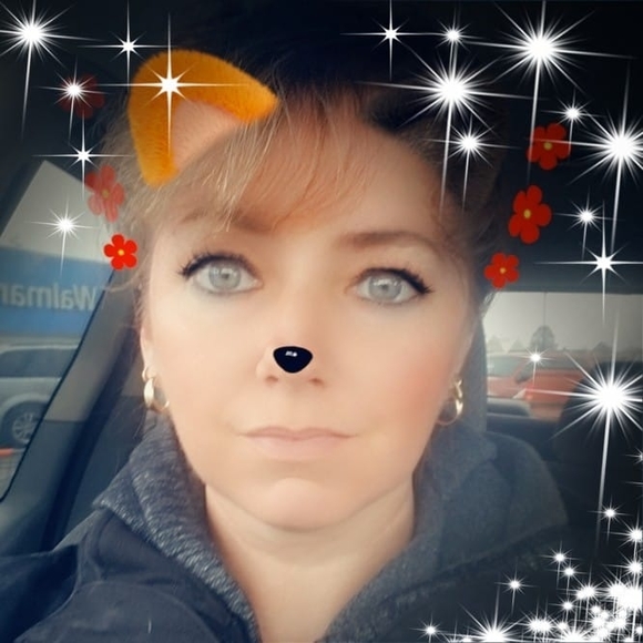 Meet your Posher, Angie - Picture 1 of 1